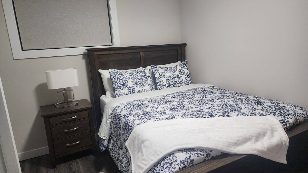 Airdrie Apartment | Confort luxury suite 2 bedrooms 2 beds in Airdrie.