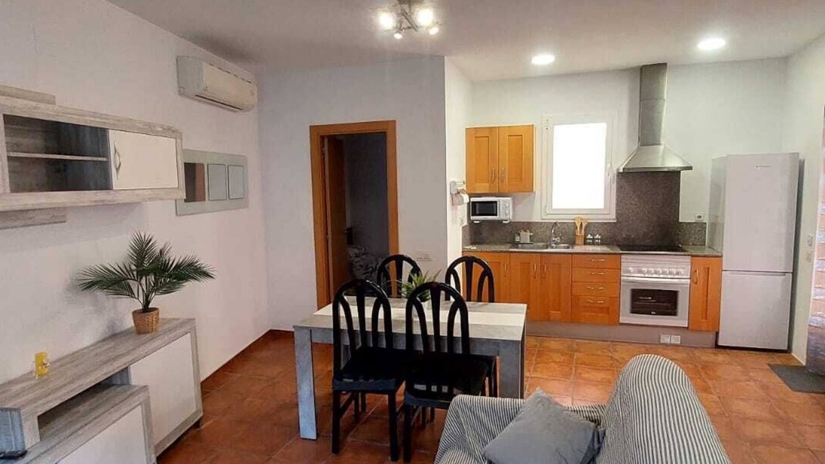 Cornella de Llobregat Condo | Confortable Piso en Cornellà de Llobregat, muy Bien Comunicado