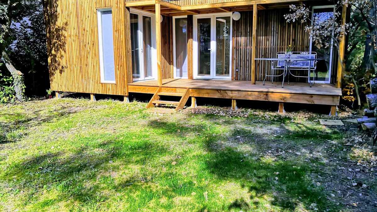 Chateauneuf-de-Gadagne Cottage | Confortable Cottage Dans les Bois