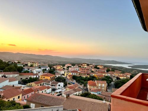San Pasquale House | Confortevole Trilocale con Vista Mare a San Pasquale, Sardegna