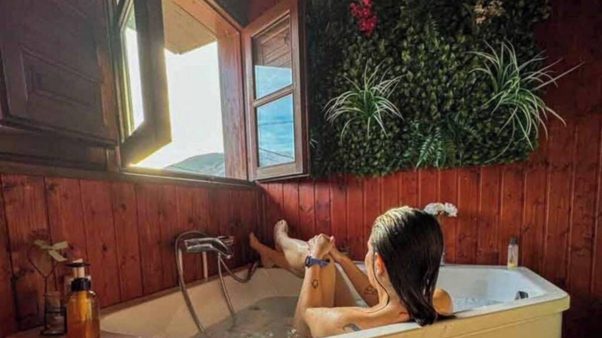Paramo Cottage | Congosta, romantic cottage with private jacuzzi in the mountains