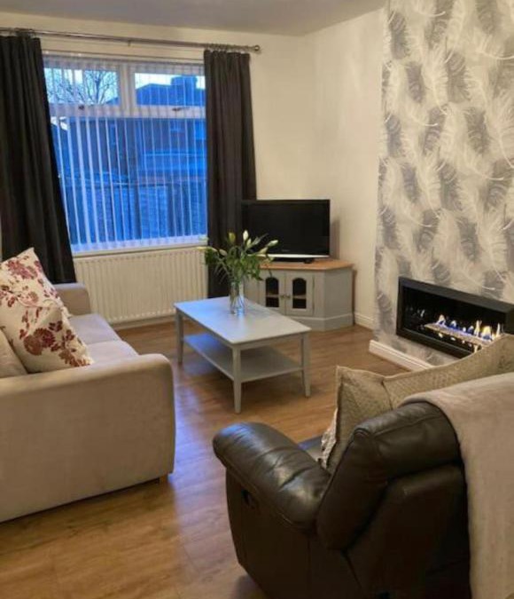 Lancaster House | Coniston House Lancaster 3 bedrooms Parking and Garden