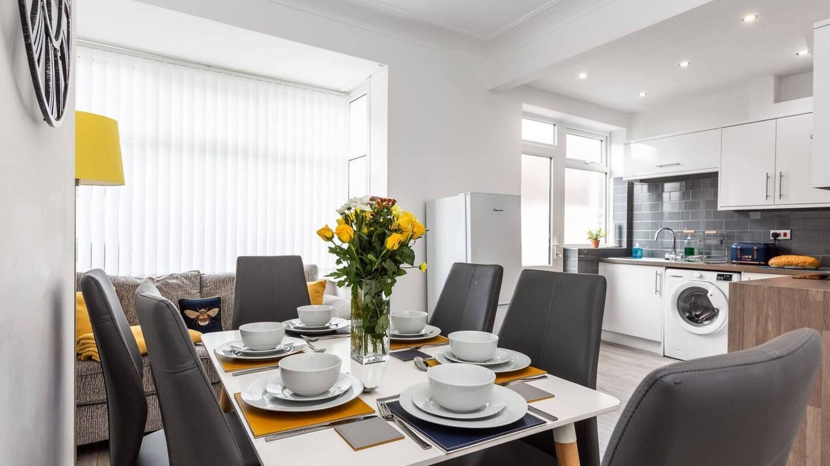Preston House | Connaught House | Wi-Fi, Parking, Contractors