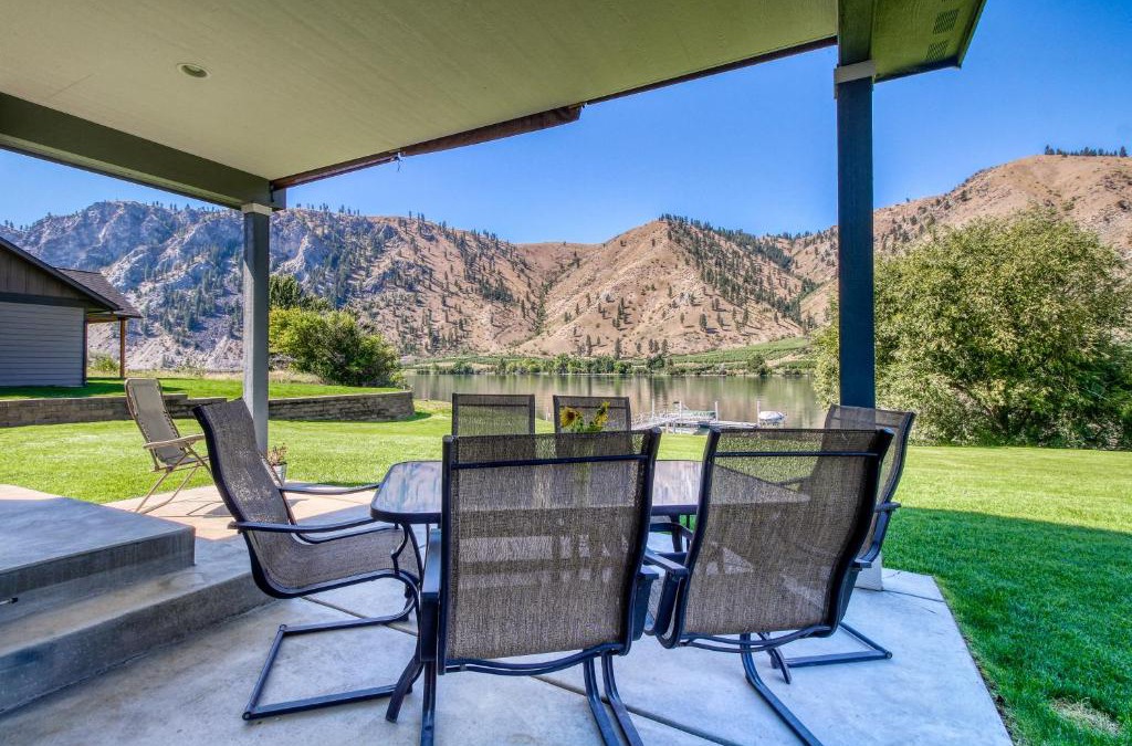 Orondo House | Connect with the Columbia