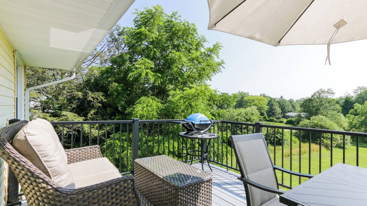 Morris House | Connecticut Retreat: Steps to Historic Downtown!