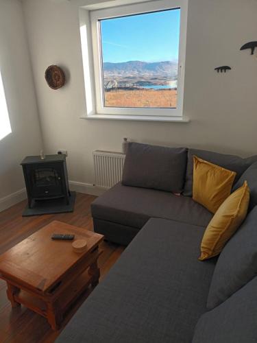 Inishmacatreer House | Connemara Lake View Apartment