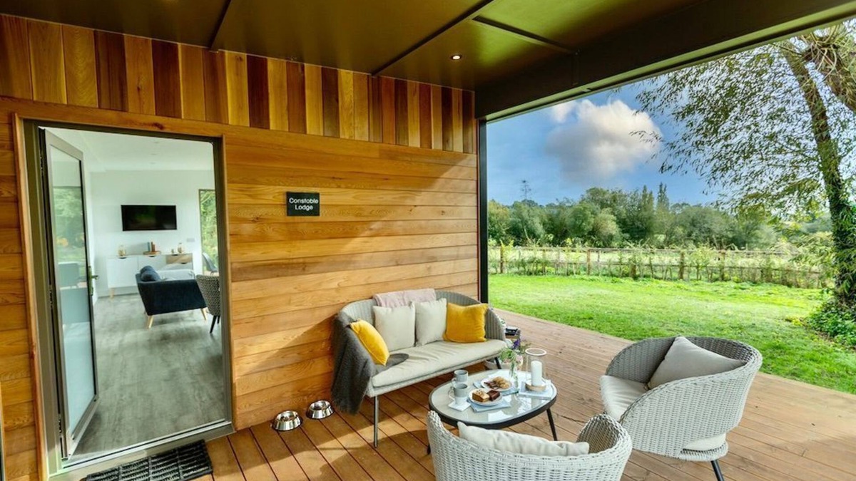 Colchester House | "Constable": Eco Lodge: Private Hot Tub