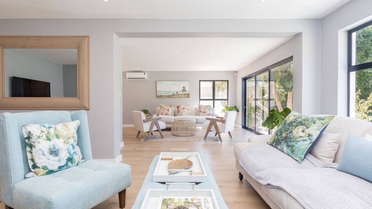 Constantia House | Constantia 4 Bedroom Beautifully Furnished Thatched House