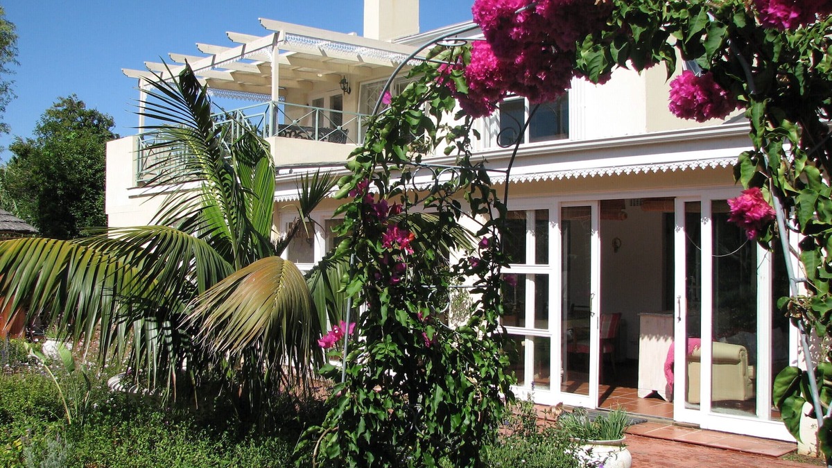 Constantia Cottage | Constantia Lazy River, Froggs Leap studio for 2 people and 2 small kids on sofa