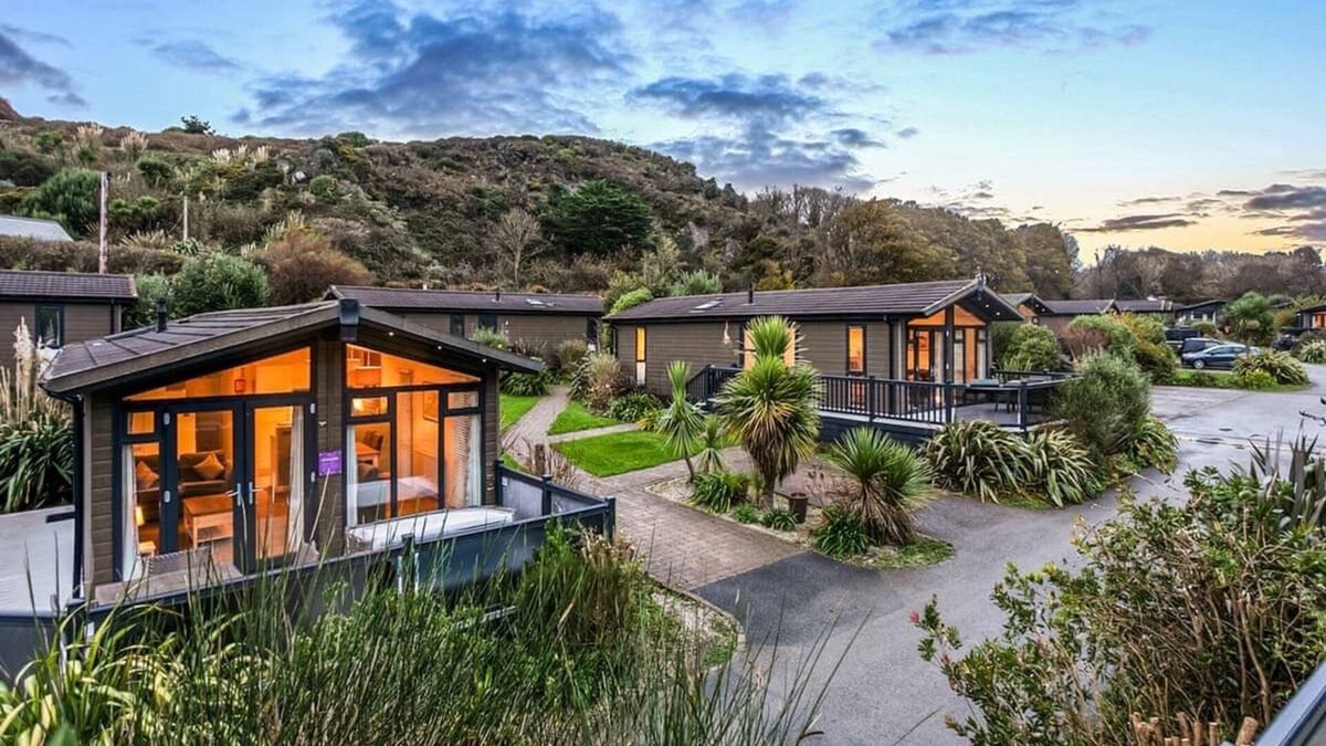 Mullion Ski Chalet | Constantine Premier Lodge