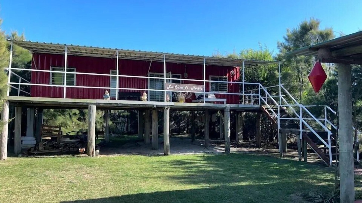 Maldonado House | Container house for family vacations, large place for children to play.