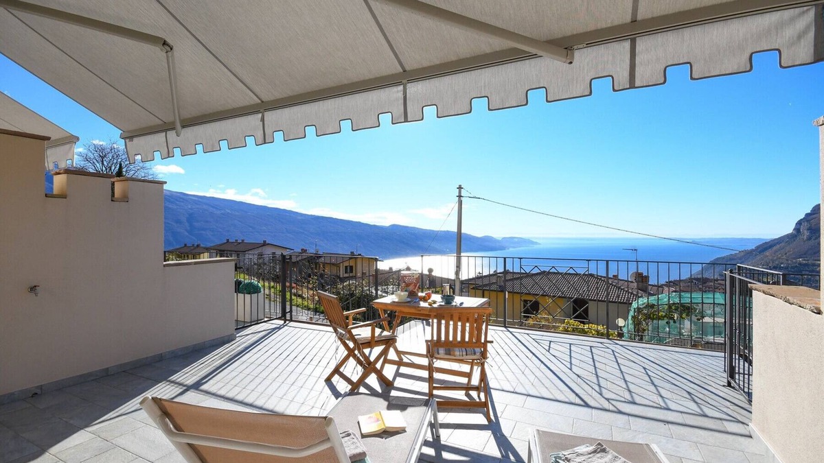 Gardola Apartment | Conte, with big balcony and lake view