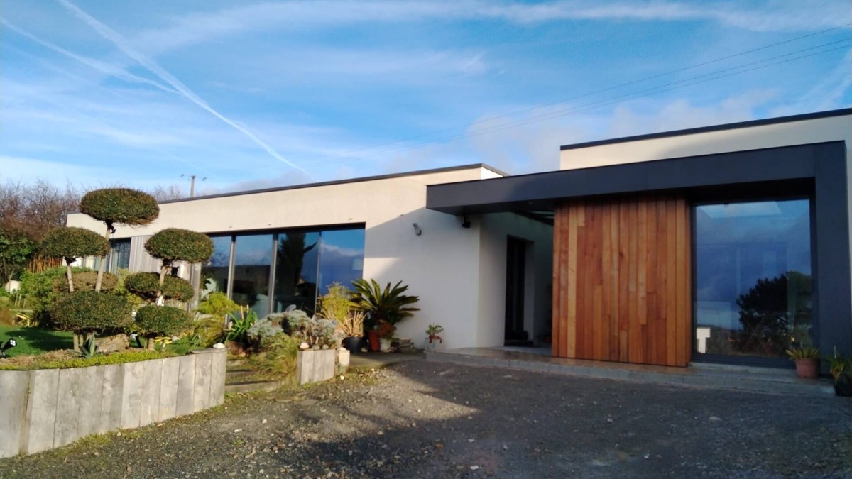 Saint-Jean-de-la-Riviere House | Contemporary house