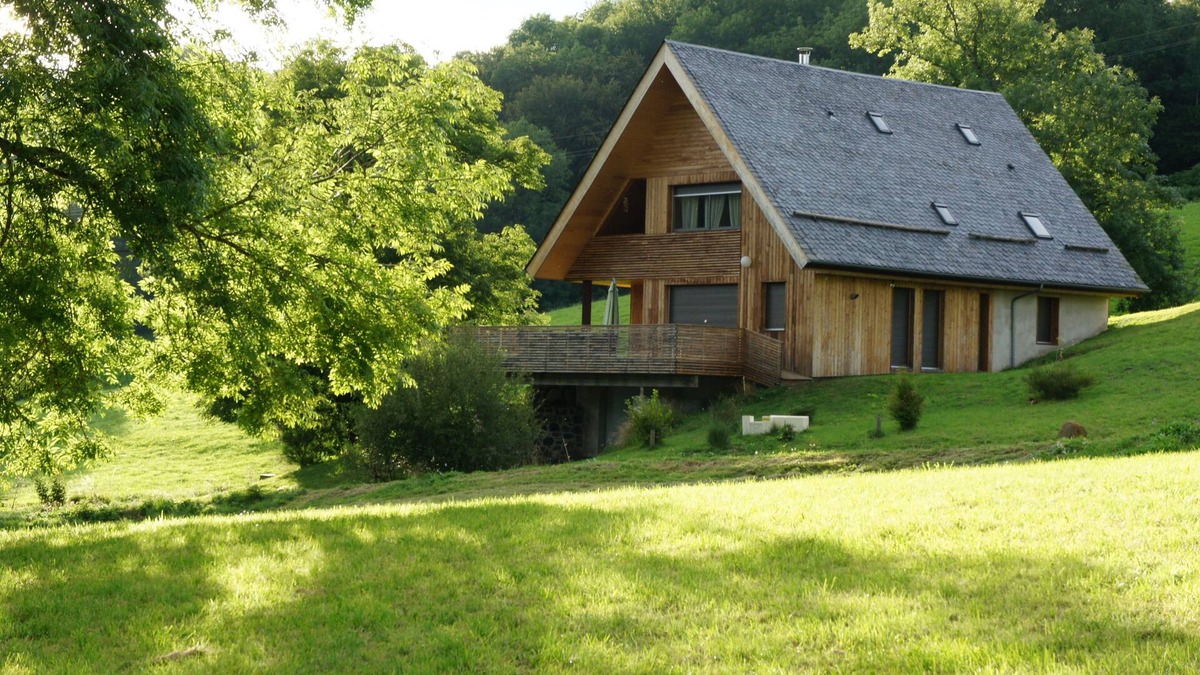 Egliseneuve-d'Entraigues Ski Chalet | Contemporary chalet located in the mountains, on an organic agricultural estate