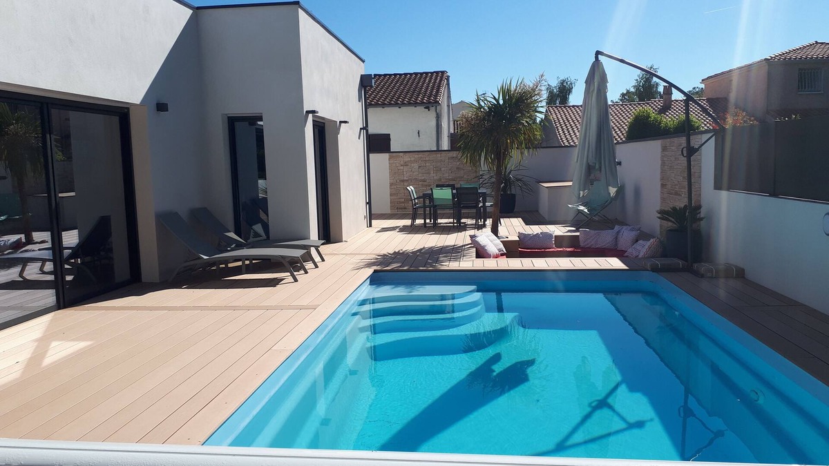 Saint-Sulpice-de-Royan House | Contemporary villa with heated pool