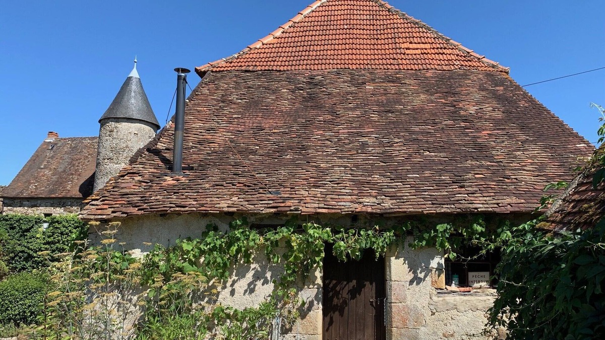 Brigueil-le-Chantre Cottage | Contemporary Barn Conversion by a Medieval Chateau