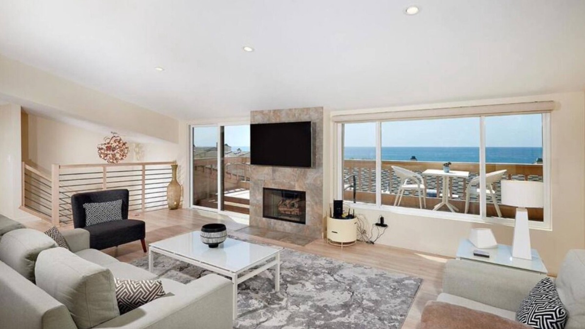 Solana Beach House | Contemporarily Designed Townhome With Fabulous Ocean Views !