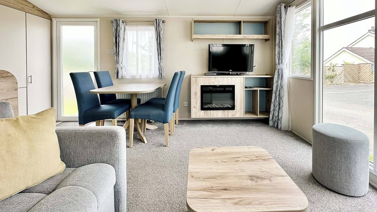 Cross Inn House | Contemporary 12ft-wide caravan with one double and one twin.
