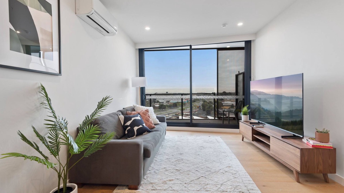 Clayton Apartment | Contemporary 2-Bed Haven with Swimming Pool