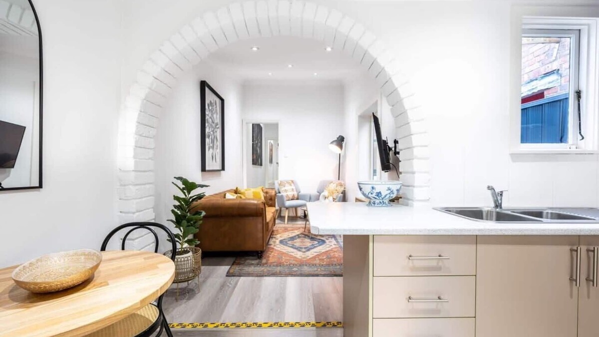 Enmore House | Contemporary 2-Bed House in Trendy Enmore