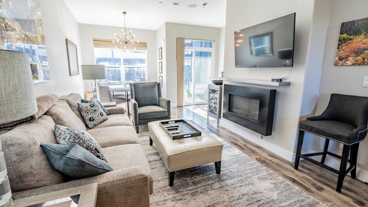 Kimball Junction Condo | Contemporary 2-bedroom Townhome in Kimball Junction, Park City- private hot tub