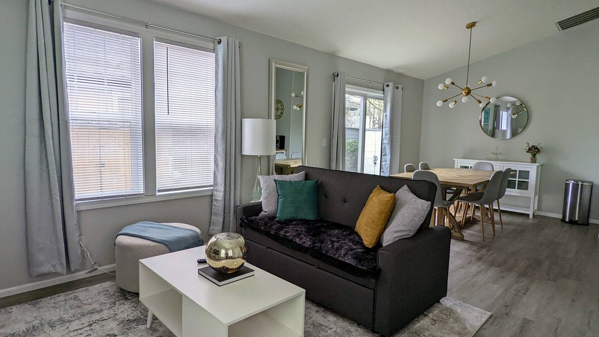 West Eugene Apartment | Contemporary 2 Bedroom Close to Downtown, Dining