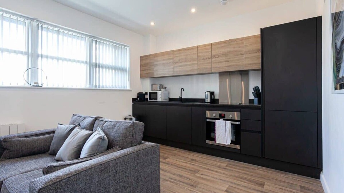 Bolton Apartment | Contemporary 2 Bedroom Apartment in Bolton