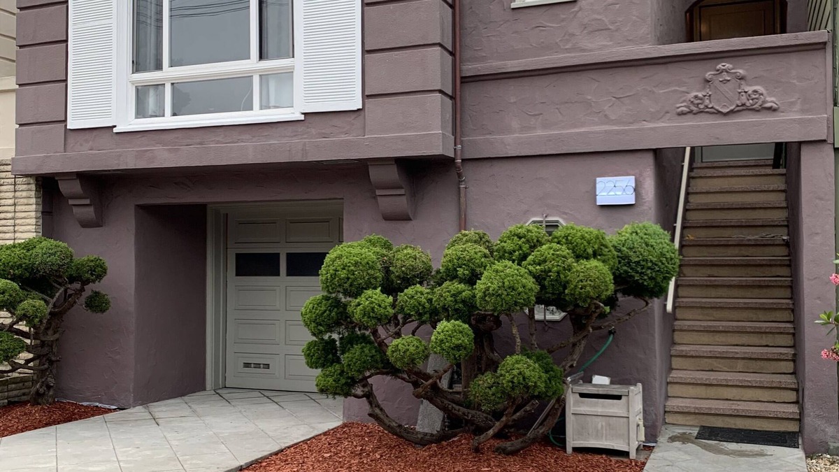Parkside House | Contemporary 3bedrooms 2bathrooms in private top floor locates@safe neighborhood