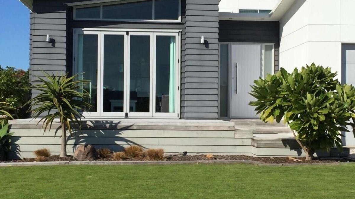 Omaha House | Contemporary 4 Bedroom Beach House