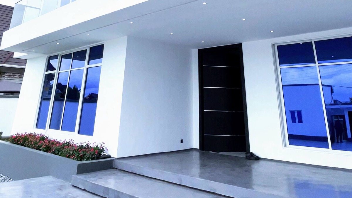 Akure House | Contemporary 4 Bedroom Villa with VR Room and Fast Starlink 250Mbps Internet
