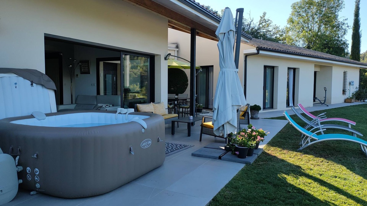 Bedarieux Villa | Contemporary, air-conditioned villa with views of the Orb Valley and Caroux.