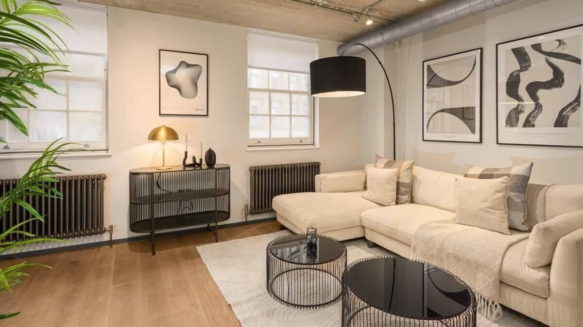 Cathedrals Apartment | Contemporary and Industrial Apartment in Southwark