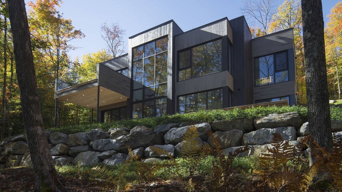 Potton Villa | Contemporary and luxurious property on Lake Memphremagog