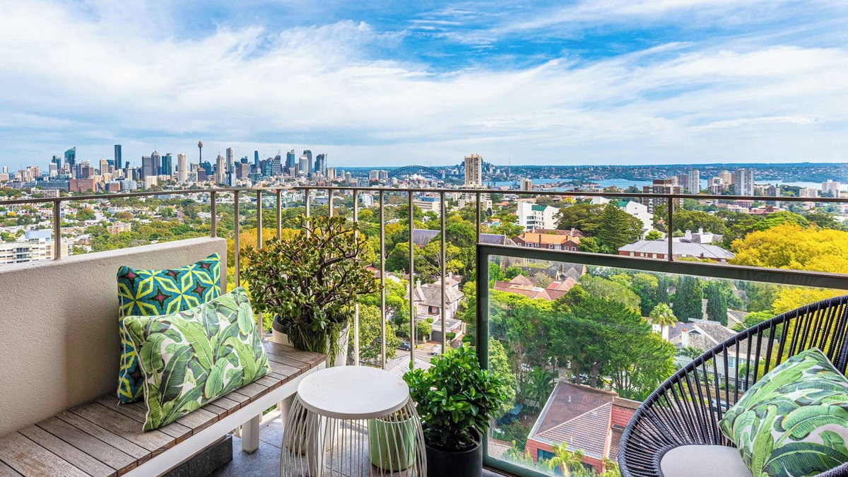 Woollahra Apartment | Contemporary and Spacious with 360 views