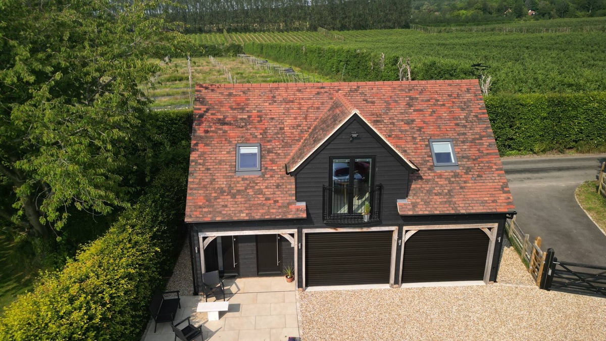 Selling Apartment | Contemporary apartment amidst orchards and vineyards in the Garden of England.