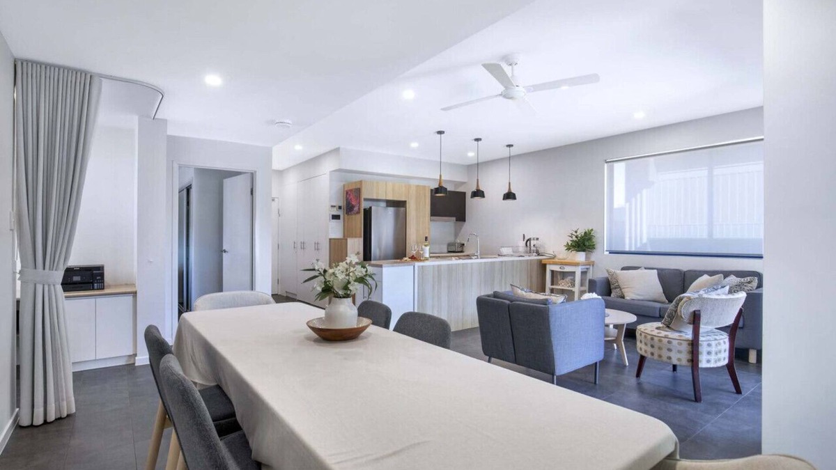 Kangaroo Point Apartment | Contemporary Apt, Premium Local, WiFi, Wine, Cafes