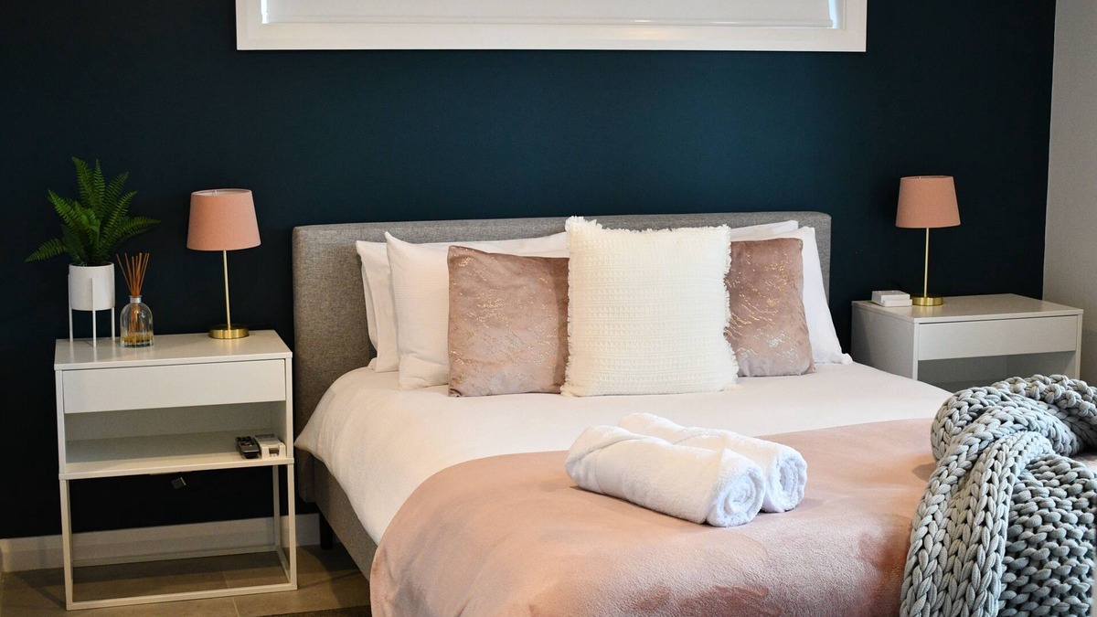 Aylmerton Bed & Breakfast | Contemporary B&B with Ensuite, Kitchenette and Separate Entrance