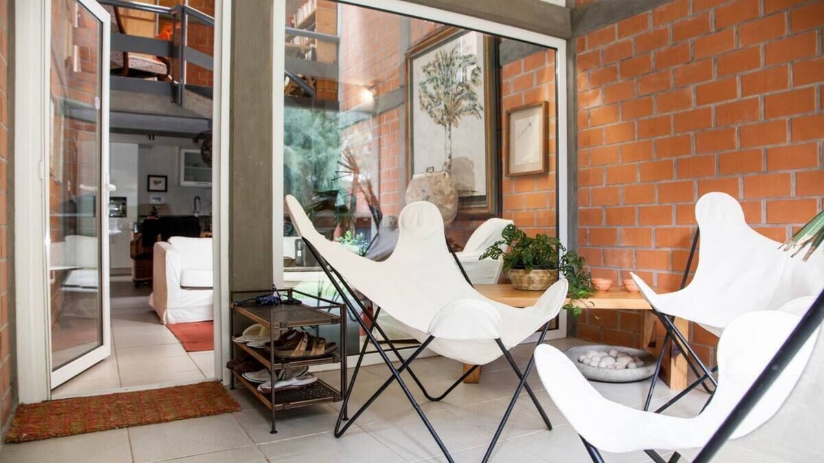 Jardines de Ahuatepec House | Contemporary beautiful home in Lush area