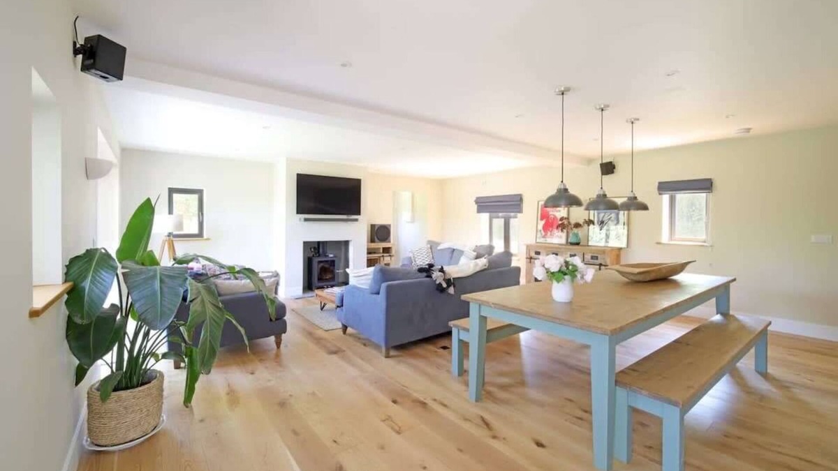 Child Okeford House | Contemporary Cottage & Garden in Dorset
