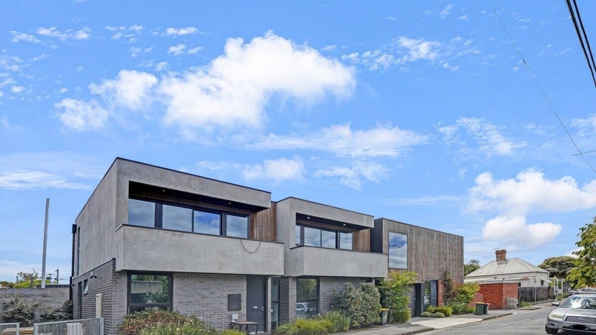 Brunswick House | Contemporary Central Brunswick 2-Story Townhouse*