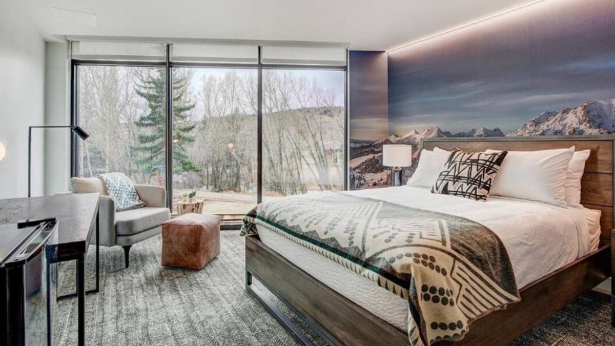 Silverthorne Hotel | Contemporary City Comfort – Boutique Stay Near Nightlife, Shopping & Art Venues
