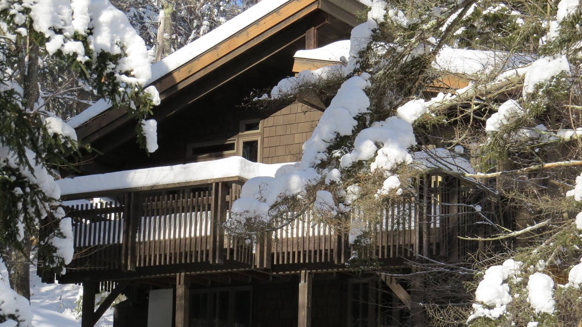 Pittsfield House | Contemporary Classic Vermont Ski House with 4 bedrooms - Sleeps 8 in Beds