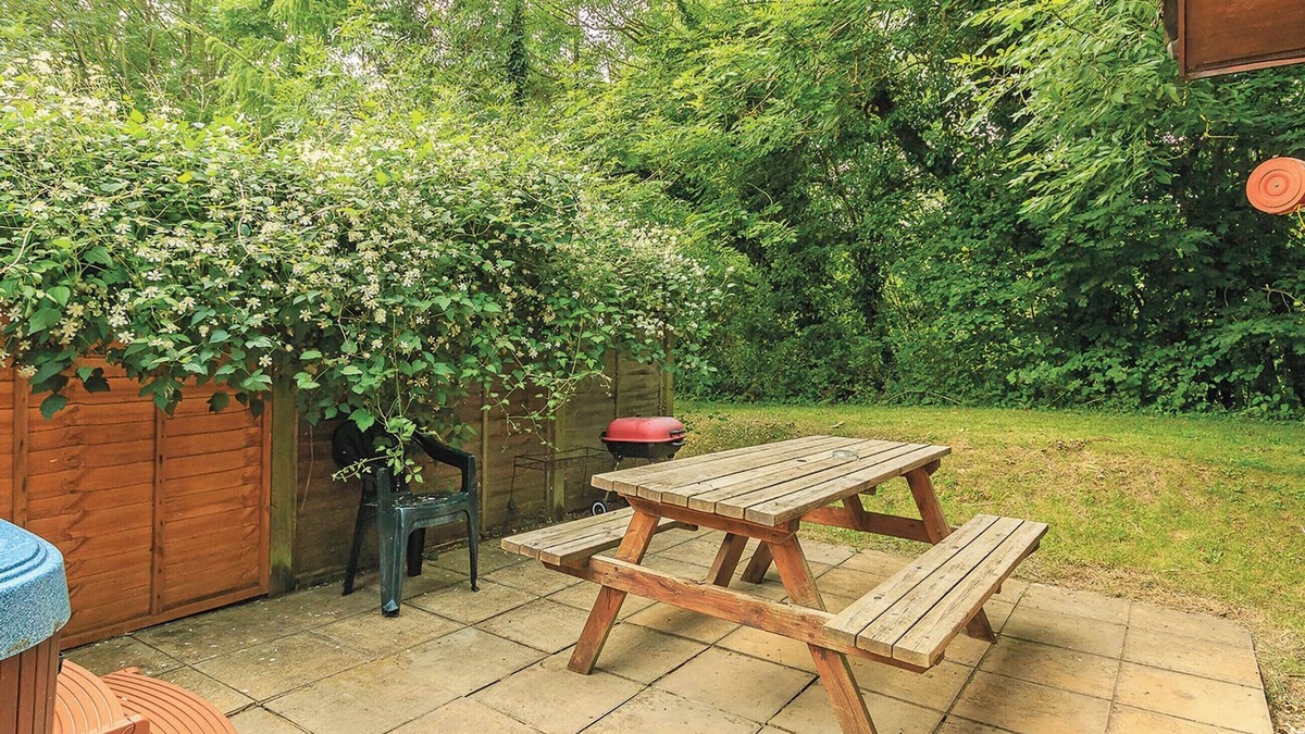Cornwall Ski Chalet | Contemporary cottage style two storey lodge.