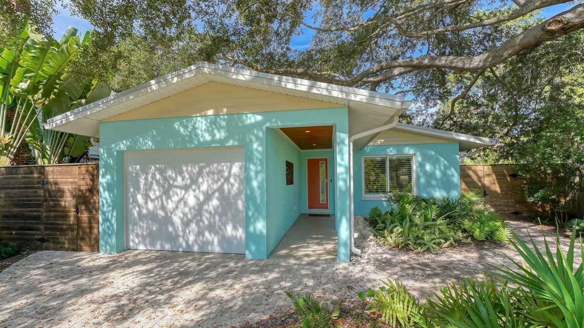 Indian Beach Sapphire Shores House | Contemporary Coastal Cottage