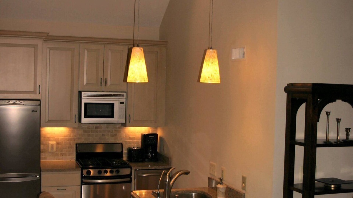 Rockville Cottage | Contemporary colonial cottage, close to dwntown Rockville and metro, accessible.