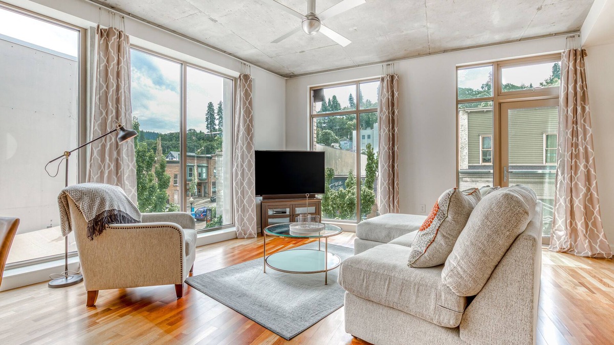 Hood River Condo | Contemporary Condo with High-Speed WiFi, Fireplace, Central AC, & City View