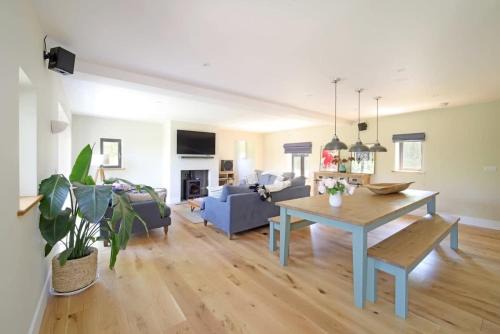 Child Okeford House | Contemporary Cottage & Garden in Dorset