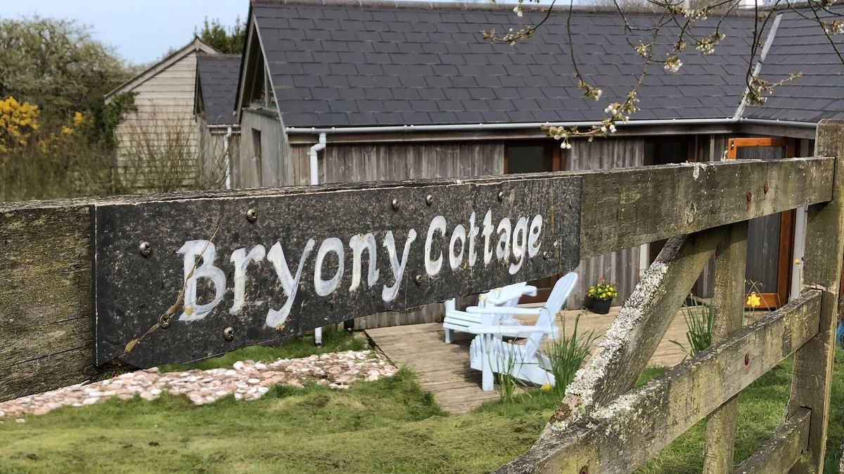 Penryn Cottage | Contemporary cottage for 2 people (plus baby) in rural setting near to Falmouth