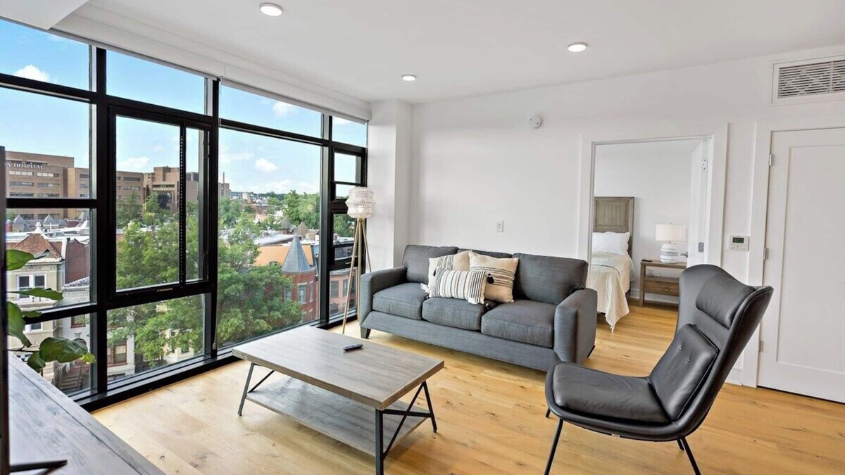 Truxton Circle Bed & Breakfast | Contemporary | Downtown | Views | Luxury