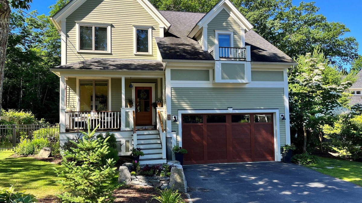 Falmouth Foreside House | Contemporary Family Friendly Home Near Beach Meets Every Need